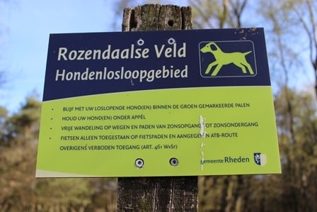 Bord: Hondenlosloopgebied het Rozendaalse Veld