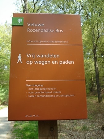 Bord: Rozendaalse bos, honden aanlijnen